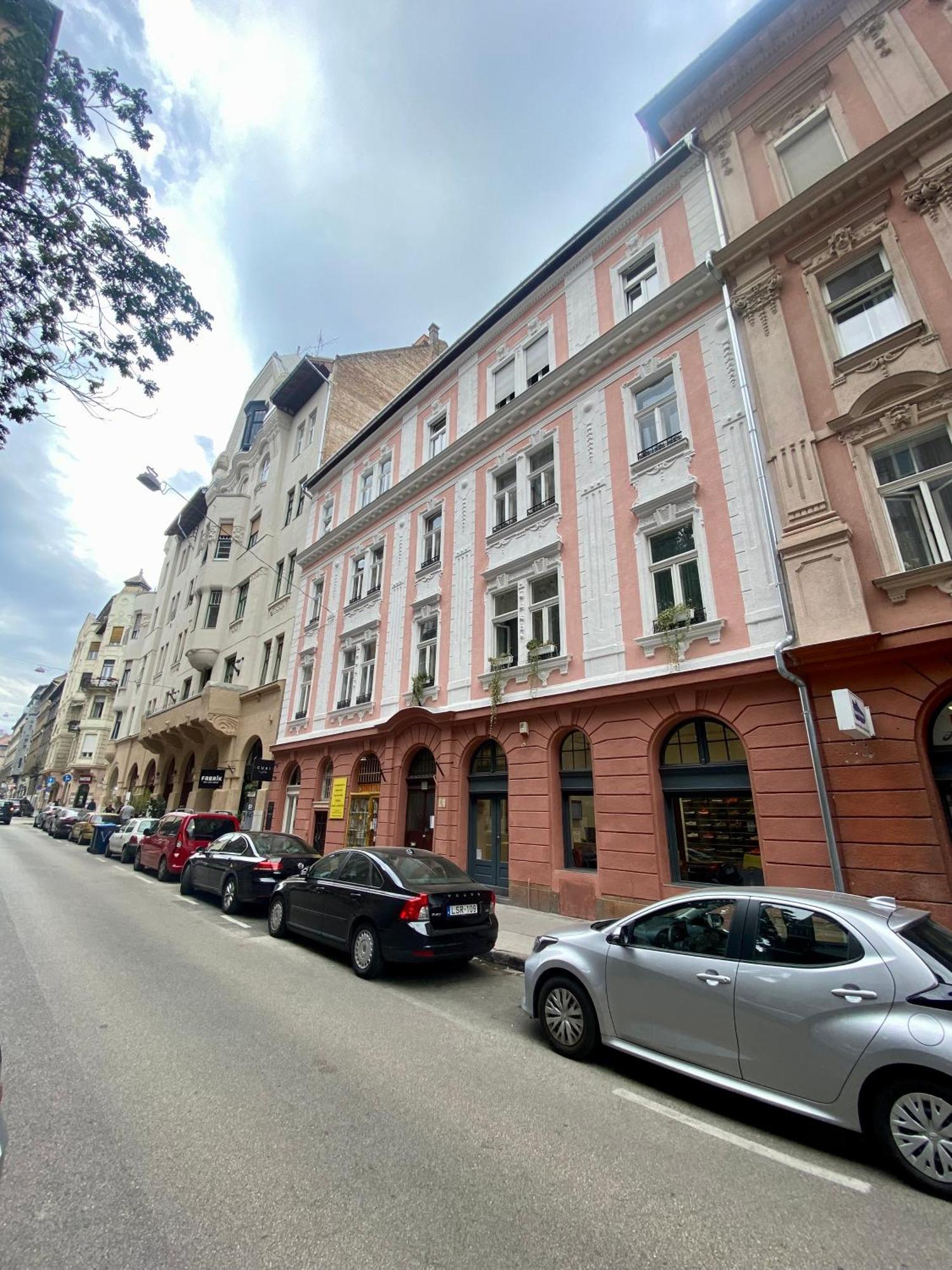 Jewelry Box In Central Будапеща Екстериор снимка
